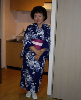 The author, relaxing in
Japanese yukata