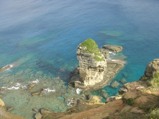 与那国島の南にある願いをかなえてくれる岩（立神岩）